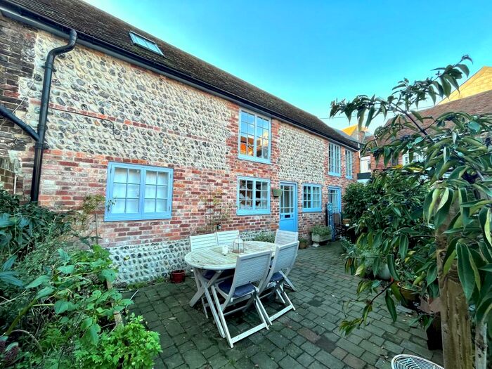 2 Bedroom Mews To Rent In Foundry Lane, Lewes, BN7