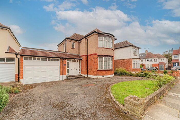 3 Bedroom Semi Detached House For Sale In Myddelton Gardens, Winchmore Hill, N21