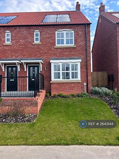 3 Bedroom Semi Detached House To Rent In Barnes Way, Kingswood, HU7