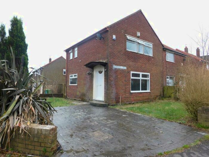 3 Bedroom Semi-Detached House To Rent In Bankfield Drive, Oldham, OL8