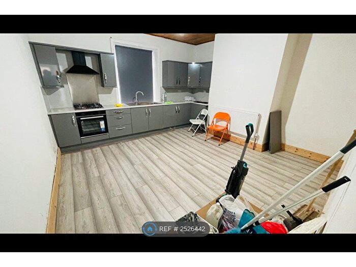 3 Bedroom Terraced House To Rent In Heath Road, Bradford, BD3
