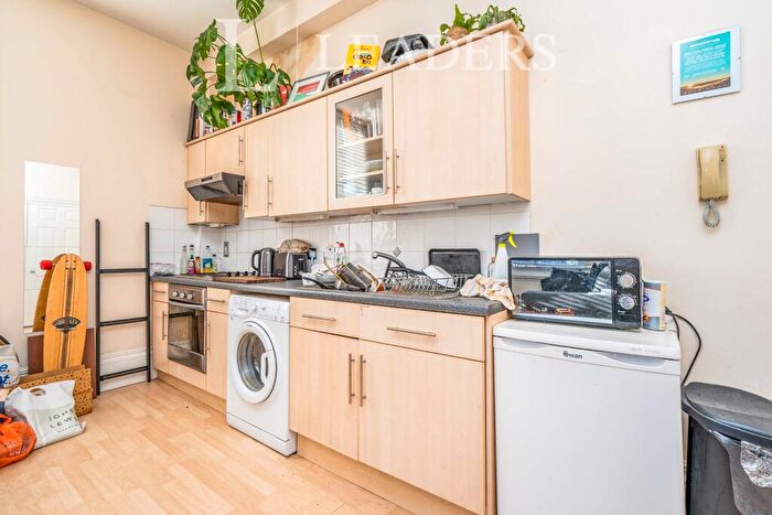 1 Bedroom Flat To Rent In Royal Crescent Rd, Southampton, SO14