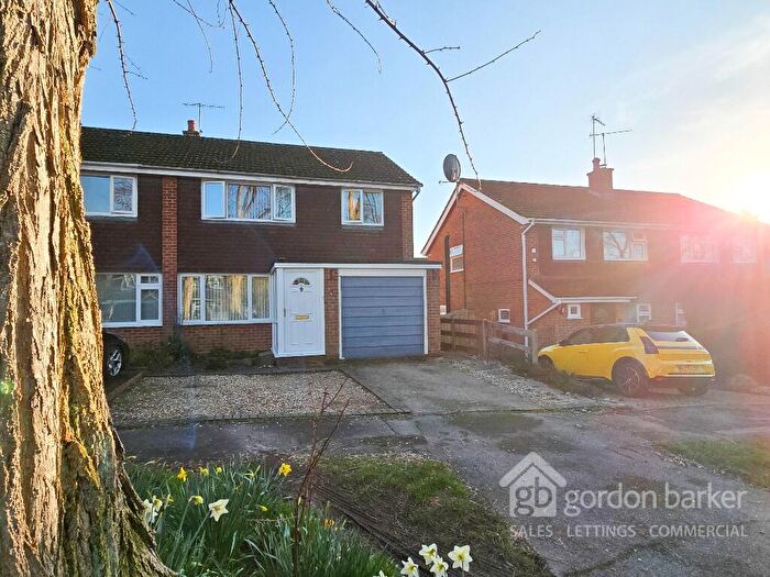 3 Bedroom Semi-Detached House For Sale In Drake Close, Ringwood, Hampshire, BH24