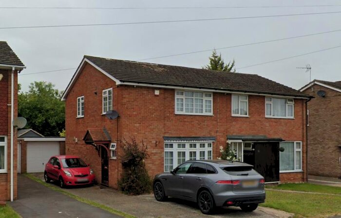 3 Bedroom Semi-Detached House To Rent In Edenham Crescent, Reading, RG1