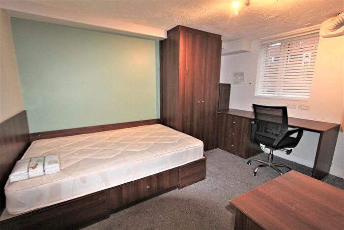 6 Bedroom House To Rent In Stanmore Crescent, Leeds, LS4
