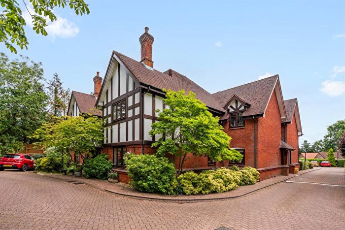 2 Bedroom Apartment For Sale In Avenue Road, Dorridge, Solihull, B93