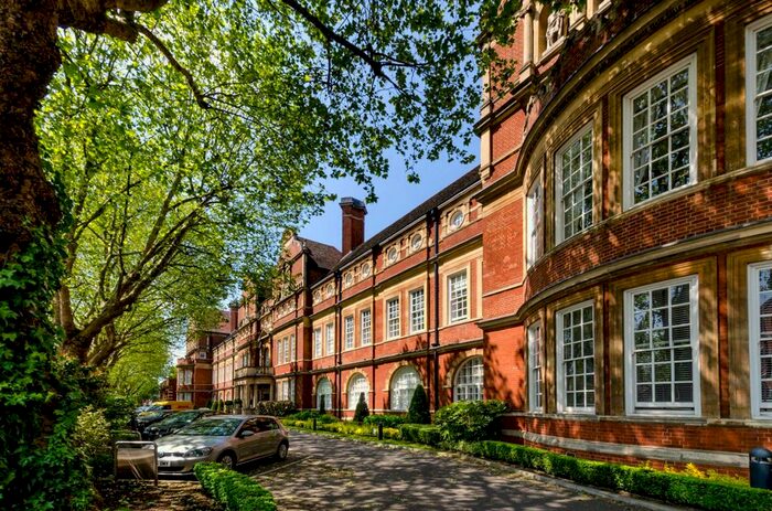 Studio To Rent In Kingsway Square, Battersea, London, SW11