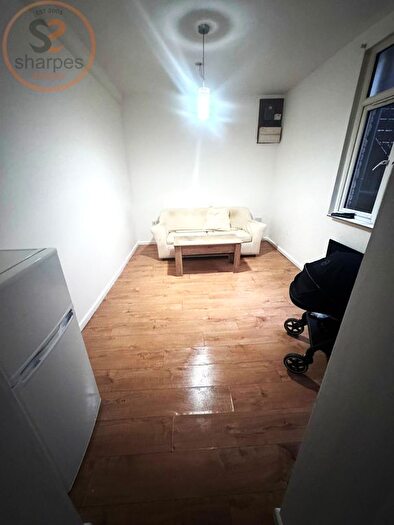 Studio To Rent In Studio Flat, Balham High Road, London, SW17