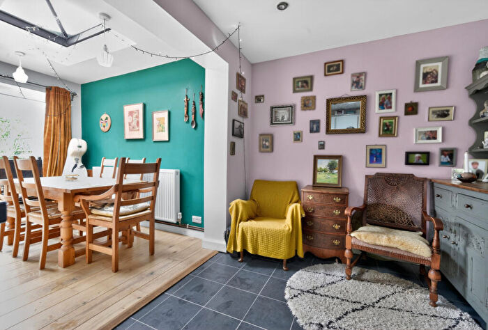 3 Bedroom Terraced House For Sale In Wellsway, Bath, BA2