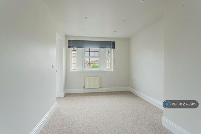2 Bedroom Flat To Rent In Horstmann Close, Bath, BA1