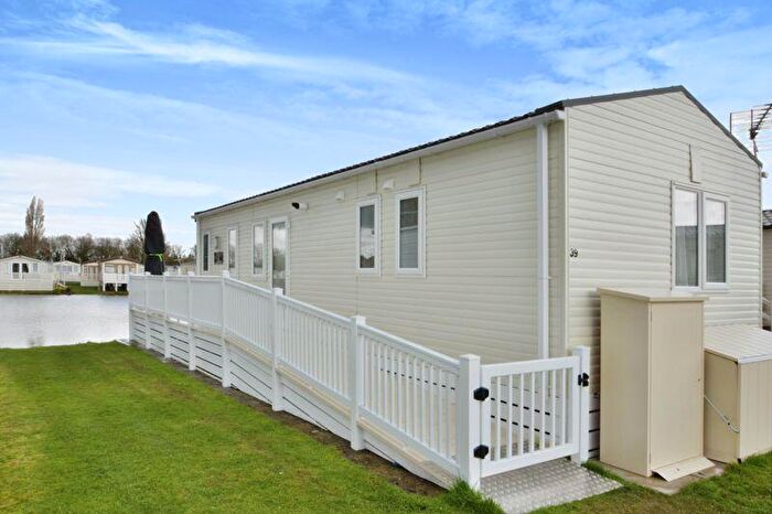 2 Bedroom Lodge For Sale In Mallard Lake, Cotswold Hoburne, Cotswold Water Park, GL7