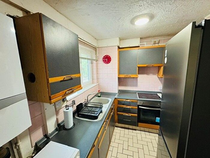 3 Bedroom Flat To Rent In Shaftesbury Court, Shaftesbury Street, London, N1