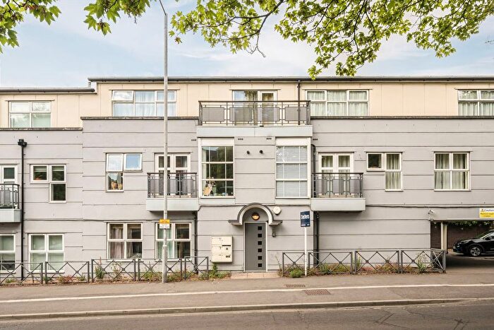 3 Bedroom Flat To Rent In Kingston Hill, Kingston Upon Thames, KT2