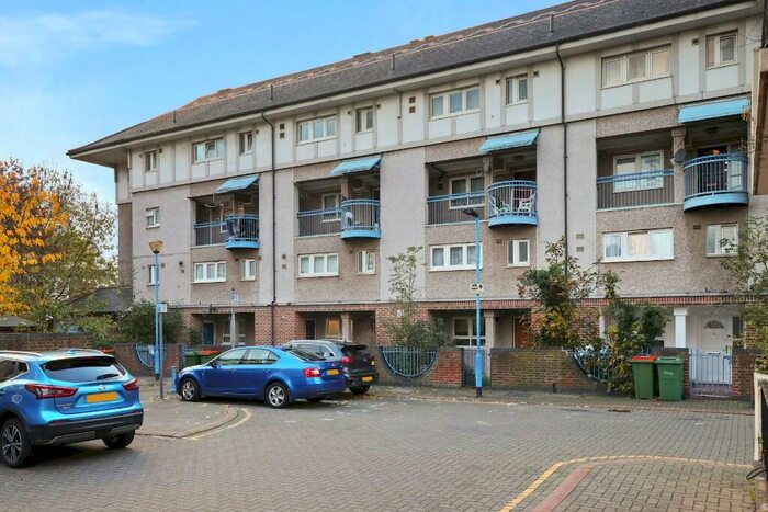 3 Bedroom Maisonette To Rent In Gillman Drive, Stratford, E15