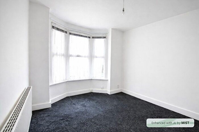 3 Bedroom Terraced House To Rent In Harcourt Road, Stratford, London, E15