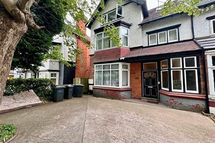 2 Bedroom Flat To Rent In Flat Yardley Wood Road, Birmingham, B13
