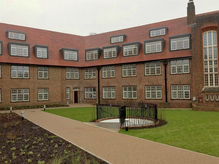 1 Bedroom Flat To Rent In Linden Court, Lesbourne Road, Reigate, RH2
