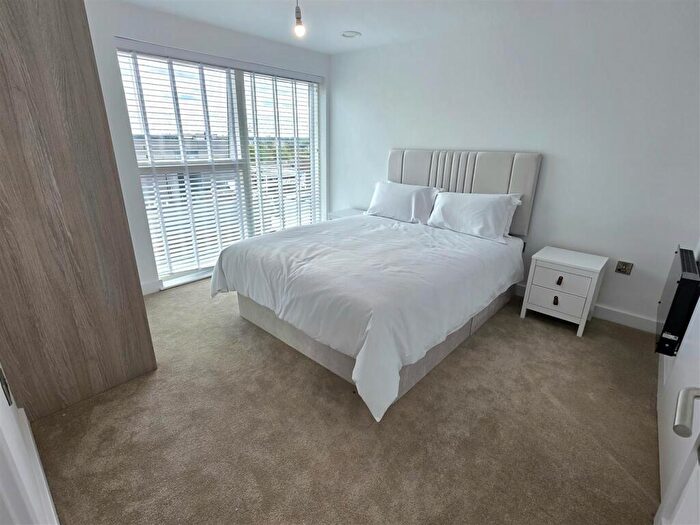 2 Bedroom Apartment To Rent In Chapmans Yard, Upper Gough Street, Birmingham, B1