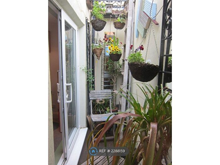 1 Bedroom Semi-Detached House To Rent In Fairland Road, Stratford, E15