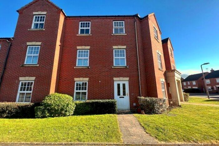 2 Bedroom Flat To Rent In Lee Meadowe, Warwick, CV34
