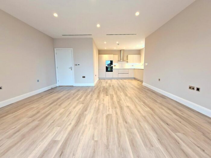 2 Bedroom Flat To Rent In Camlet Way, Barnet, EN4