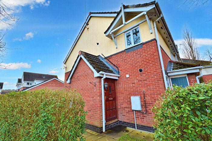2 Bedroom Flat To Rent In Stanford Close, Radcliffe, M26