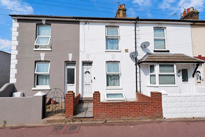 3 Bedroom Terraced House For Sale In Kingswood Road, Gillingham, ME7