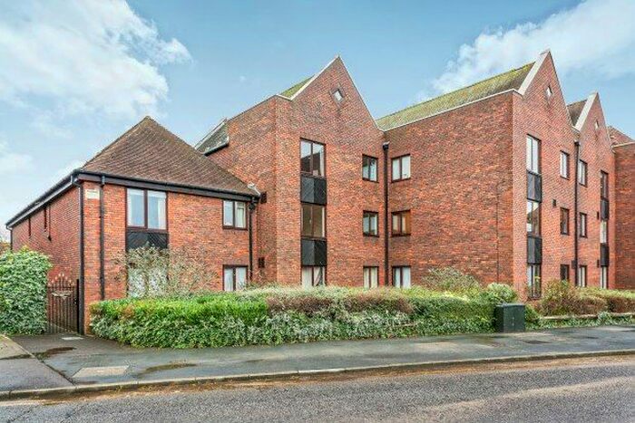 1 Bedroom Flat To Rent In Cobham Gate, Cobham, KT11