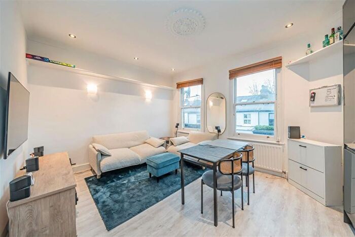 1 Bedroom Flat To Rent In Sandycombe Road, Sandycombe Road, TW9