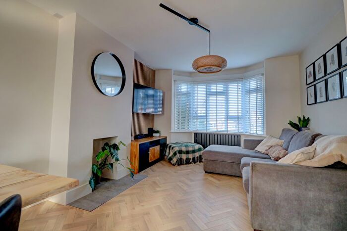 2 Bedroom End Of Terrace House For Sale In Kingston Avenue, Margate, CT9 - Photo 3