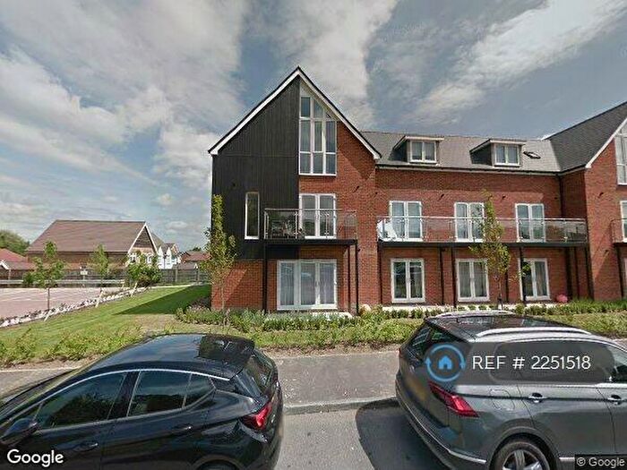 2 Bedroom Flat To Rent In Sheldon Way Larkfield, Aylesford, ME20