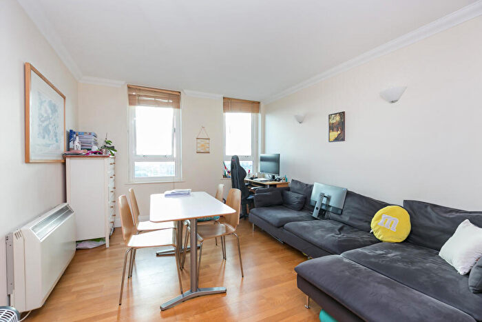 1 Bedroom Apartment To Rent In Lanark Square, London, E14