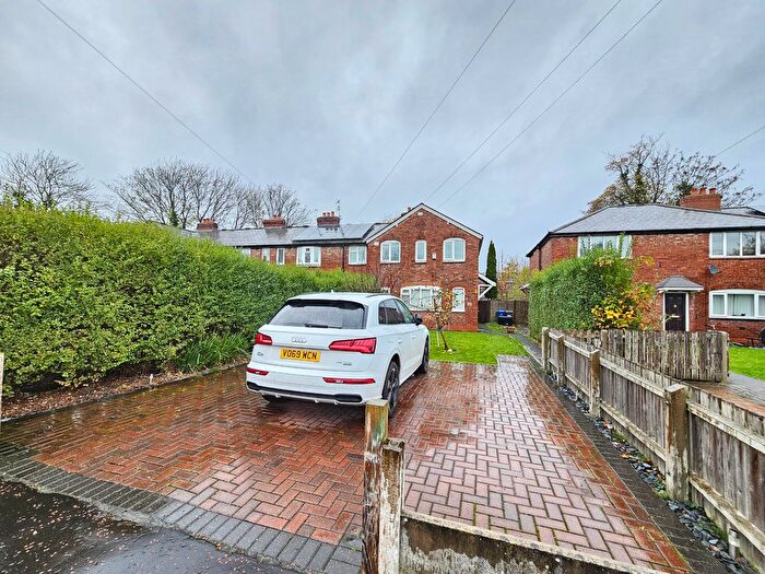 3 Bedroom End Terrace House For Sale In Colwyn Avenue, Manchester, M14