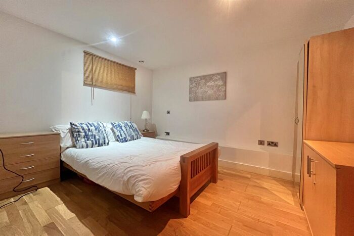 2 Bedroom Apartment To Rent In Oldham Road, M4