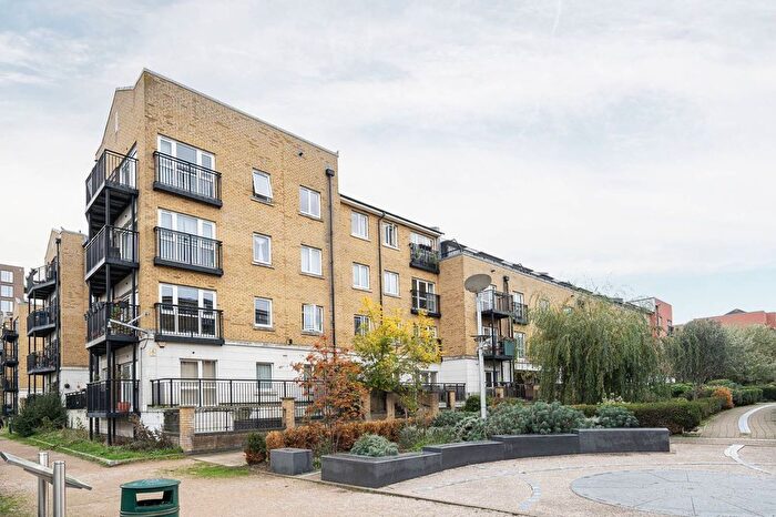 2 Bedroom Flat For Sale In Candle Street, Stepney, London, E1