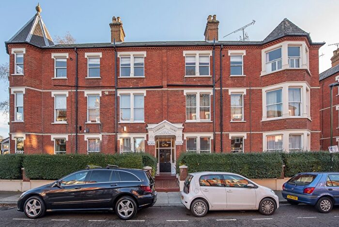 2 Bedroom Flat To Rent In Clevedon Road, Twickenham, TW1