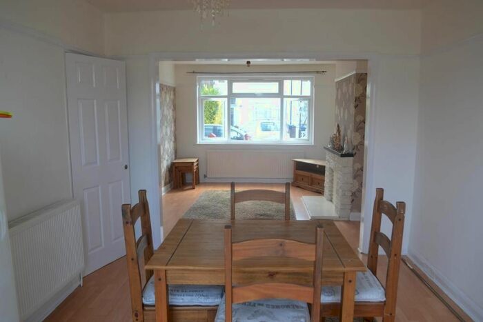 3 Bedroom Semi-Detached House To Rent In Sunnymead, Mitcham, London, CR4