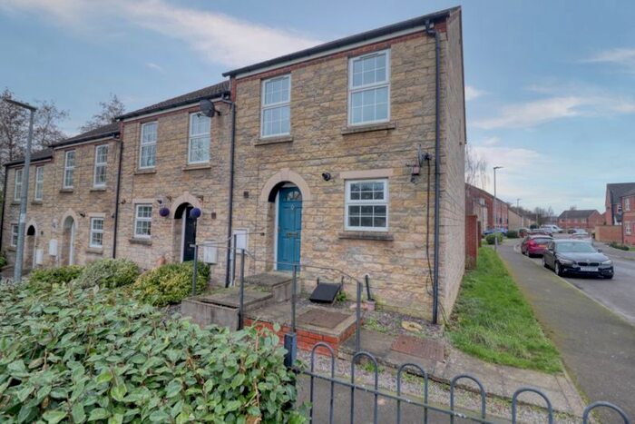 3 Bedroom Terraced House To Rent In Woodcross Avenue, Scunthorpe, DN16