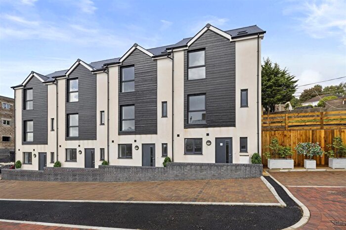 3 Bedroom End Of Terrace House For Sale In Whitleigh Gardens, Whitleigh, Plymouth, PL5