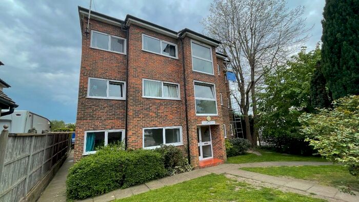2 Bedroom Flat To Rent In Alexandra Road, Epsom, KT17