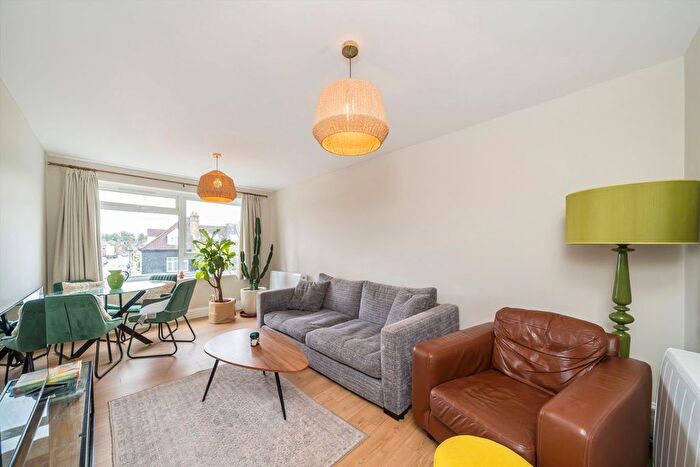 2 Bedroom Flat For Sale In Weir Road, Balham, SW12