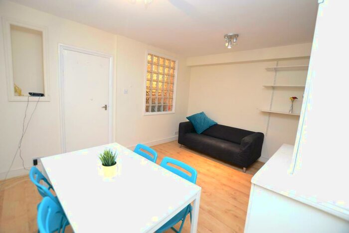 1 Bedroom Flat To Rent In Cambridge Heath Road, Bethnal Green, London, E2