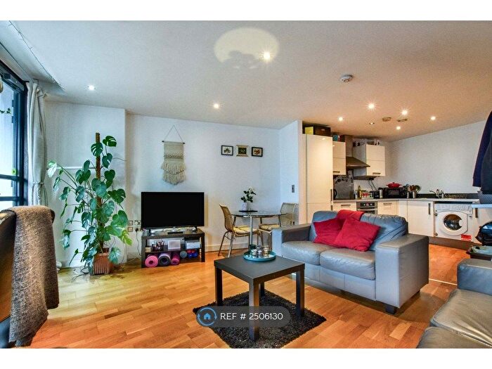 2 Bedroom Flat To Rent In Commercial Street, Manchester, M15