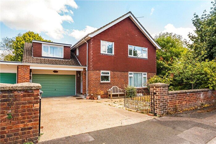 5 Bedroom Link Detached House For Sale In Sycamore Close, Romsey, Hampshire, SO51