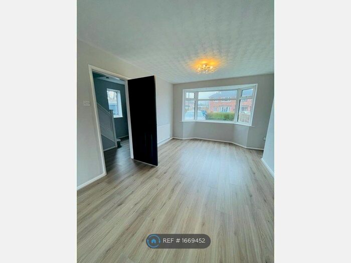 3 Bedroom Semi-Detached House To Rent In Quarry Drive, Kirkby-In-Ashfield, Nottingham, NG17