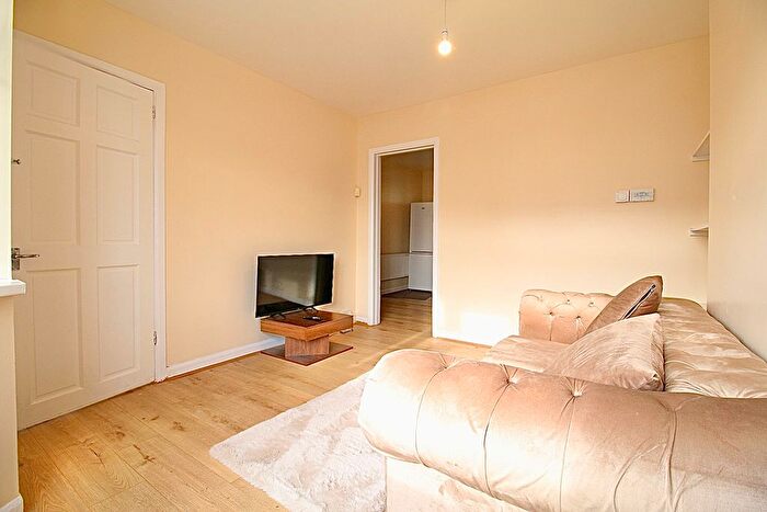 3 Bedroom Terraced House To Rent In Salt Hill Way, Slough, SL1