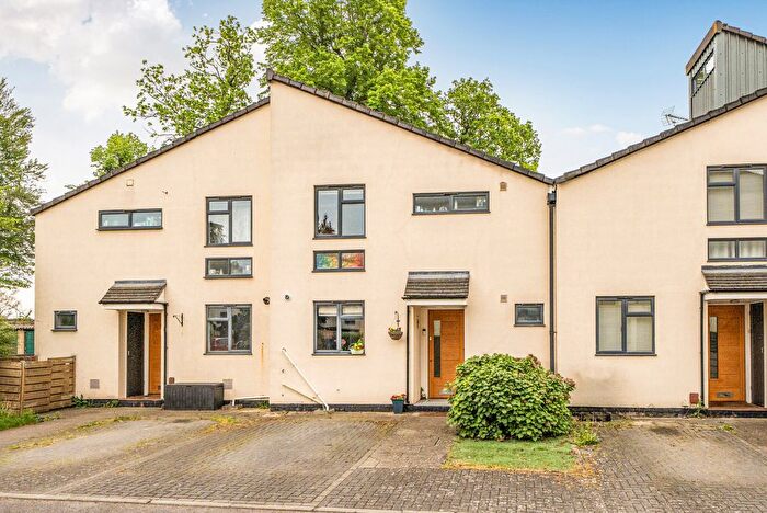 3 Bedroom Terraced House For Sale In Field View, Caversham, Reading, Berkshire, RG4