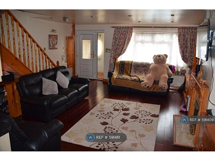 3 Bedroom Terraced House To Rent In Fuller Way, Hayes, UB3