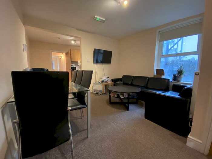 5 Bedroom Flat To Rent In Richmond Road, Roath, CF24