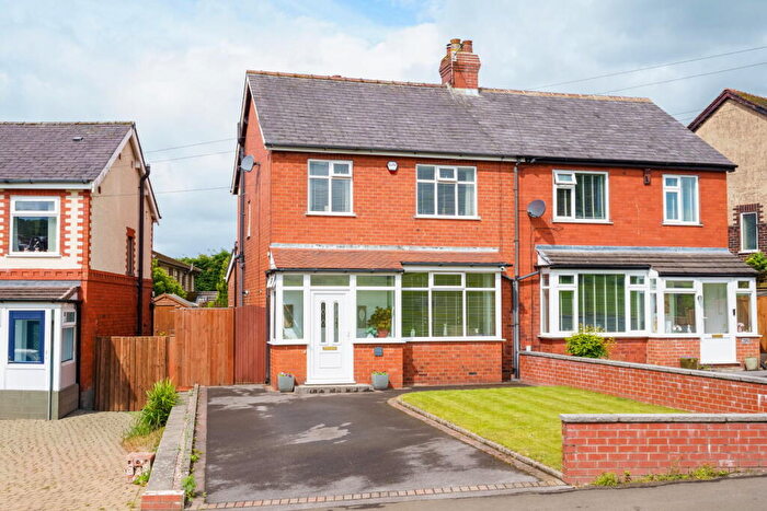 3 Bedroom Semi-Detached House For Sale In Newshaw Lane, Hadfield, Glossop, SK13